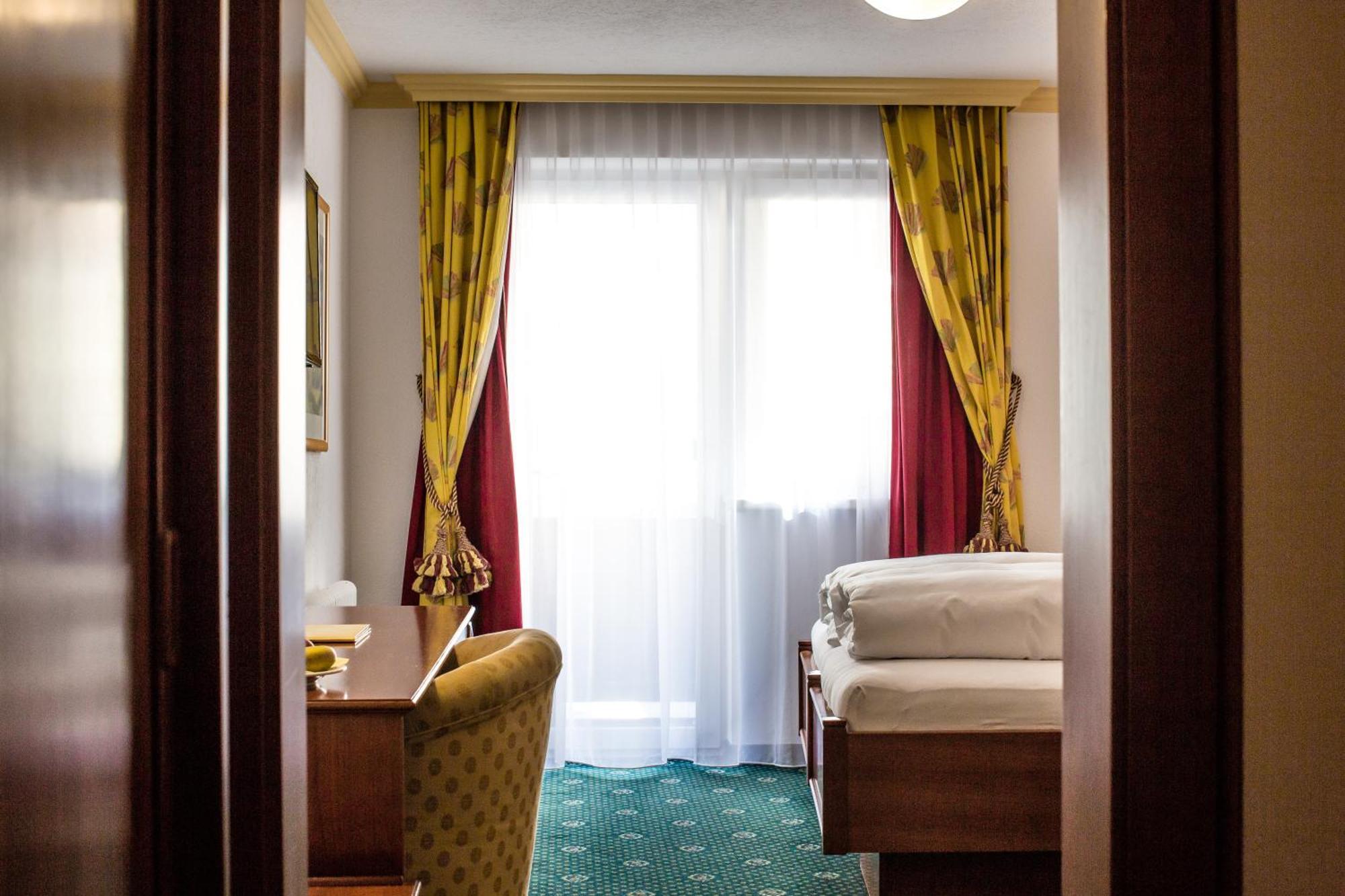 Hotel Kristall Санкт Антон ам Арлберг Екстериор снимка